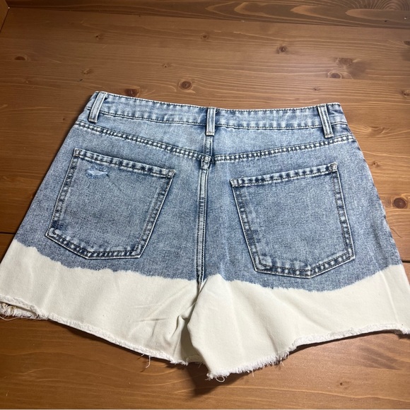 NO BO HIGH RISE JEAN SHORTS BLEACHED & FRAYED NWT 11 - Picture 4 of 9